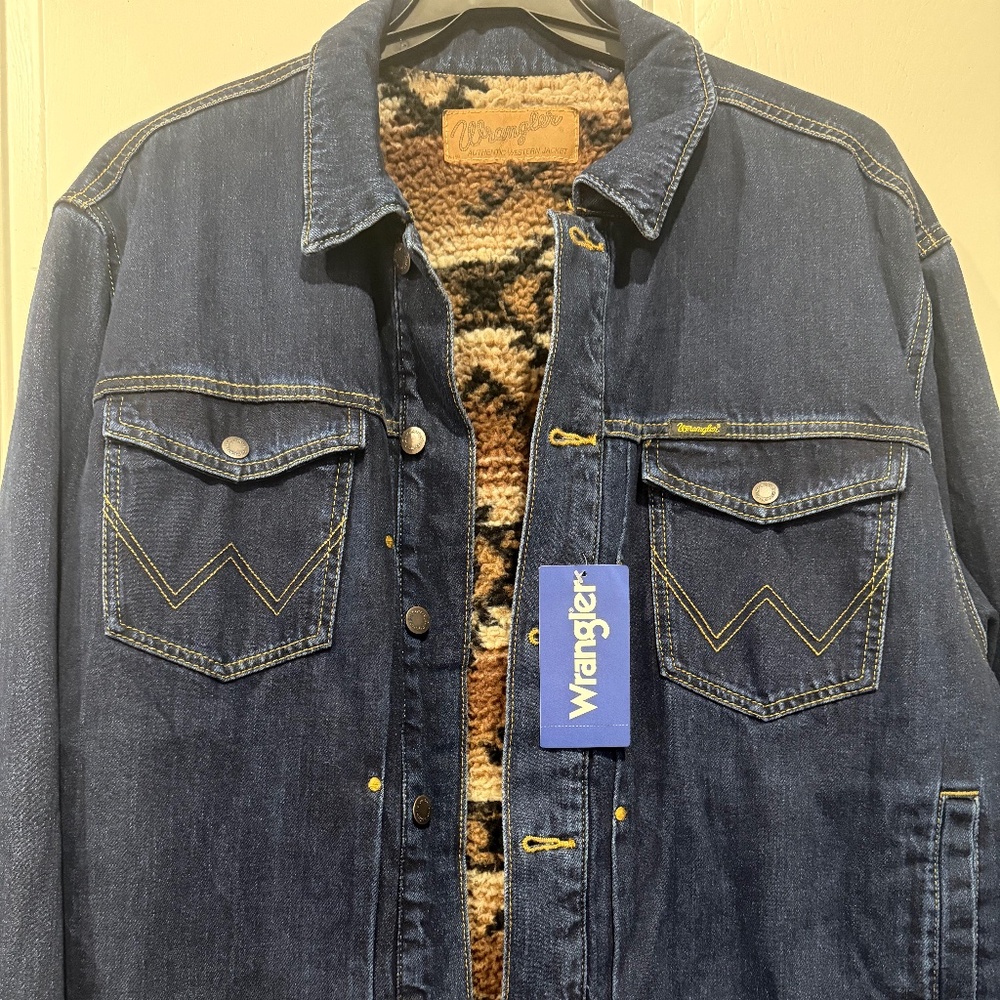 NWT WRANGLER BLUE JEAN JACKET SIZE XL
